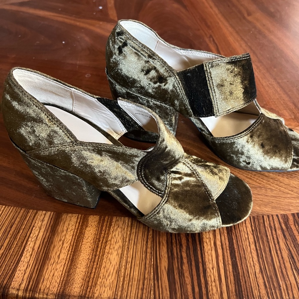 Cabi 6106 Interlock Block Heels